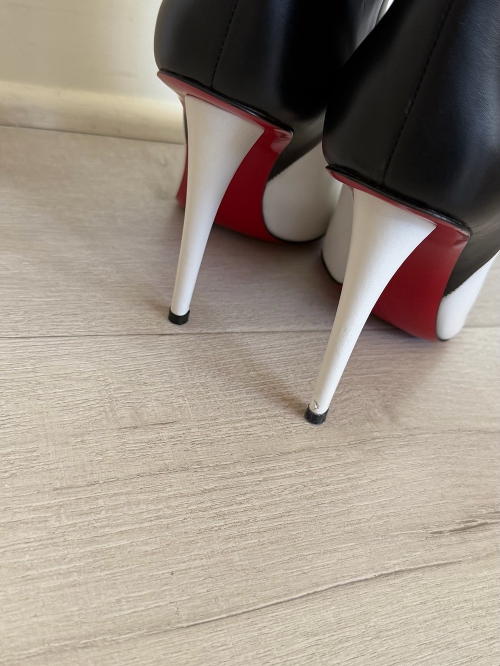 Louboutin Astrilarge 100mm Two-Tone Leather Ankle Boots - Picture 4 of 12